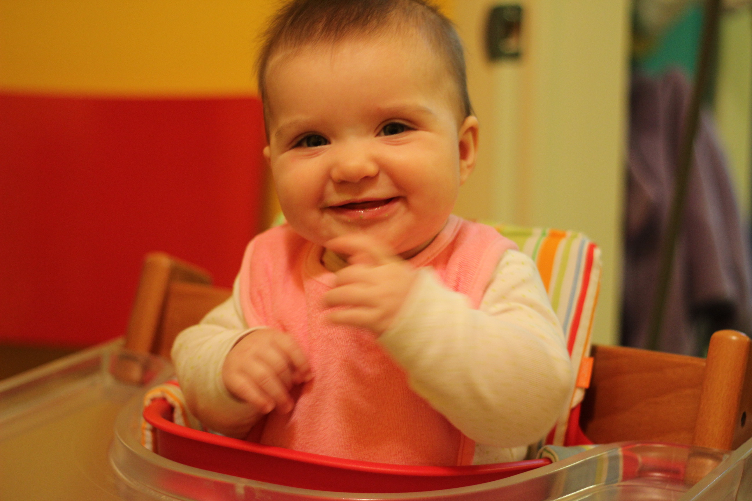 lola peas Lola eating her green veggies...and lovin' it!