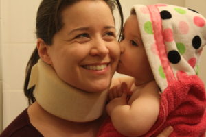 neck brace Lola kiss